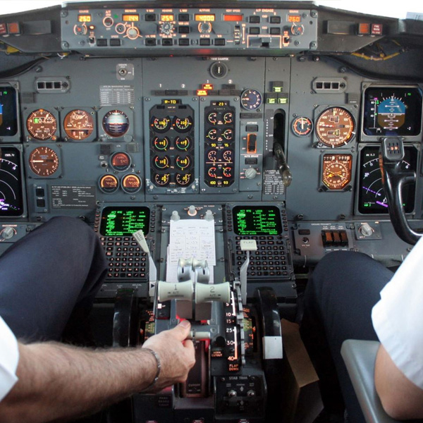 飛行控制 飛行控制